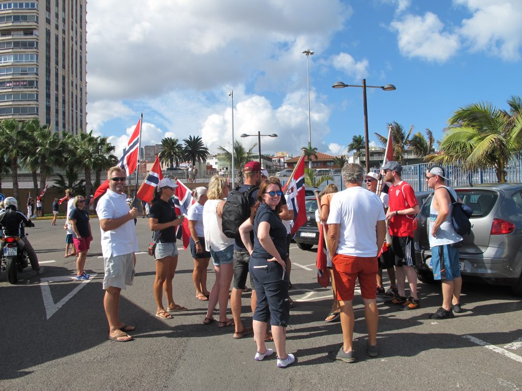 Vi nordmenn møtte mannsterke opp. Det er jo nesten som 17. mai.