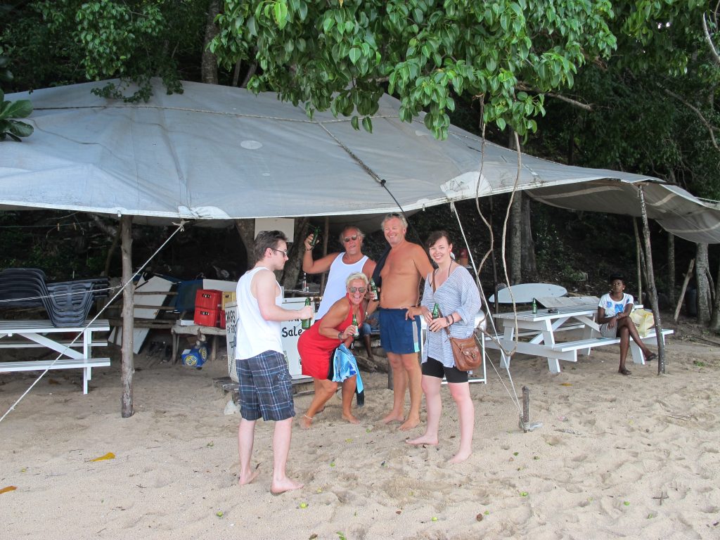 Vi sjekker ut fasilitetene på stranden. 