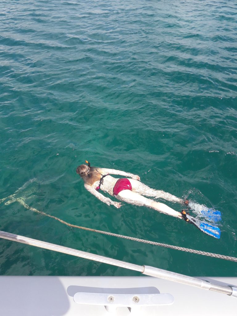 Dykkemaske, snorkel og svømmeføtter er på plass. Svømmeturen ble LANG.
