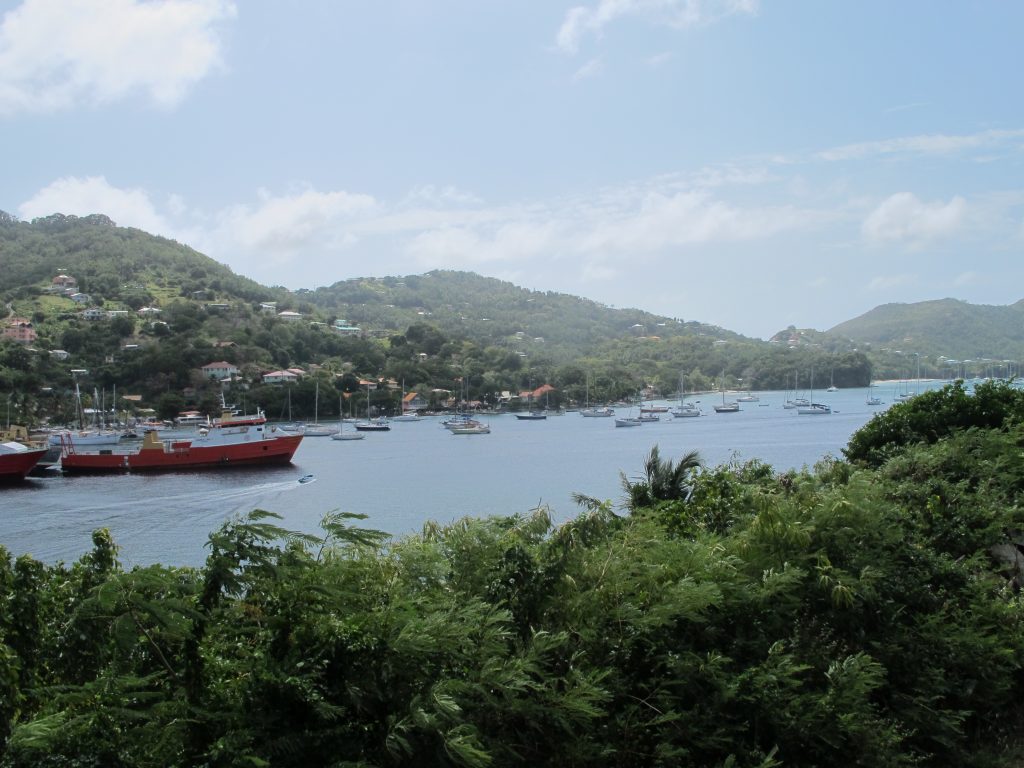 "Papa's" må ha en av de flotteste utsiktene på Bequia. Men det morsomme var at eieren kjente igjen navnet vårt "Numa" fra grisefesten 1. juledag. Mona og Per var jo der.